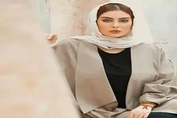 تصویری از سحر قریشی در کنار یک عکاس