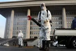 از تعلیق حج عمره تا لغو پروازها؛ کرونا در خلیج فارس