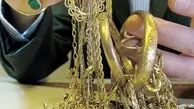 لحظه‌ی وحشتناک سرقت گردنبند طلا وسط خیابانی شلوغ در تهران+ویدئو 