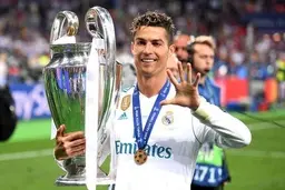 
از کریستیانو تا بتمن  | افراد مشهوری که به کرونا مبتلا شدند
