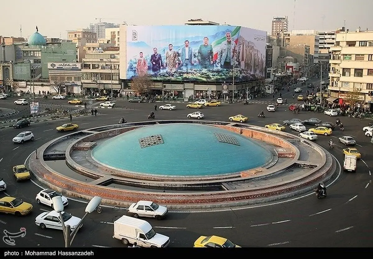اکران دیوارنگاره هسته‌ای در میدان انقلاب | نمایش نسل جدید سانتریفیوژهای ایرانی