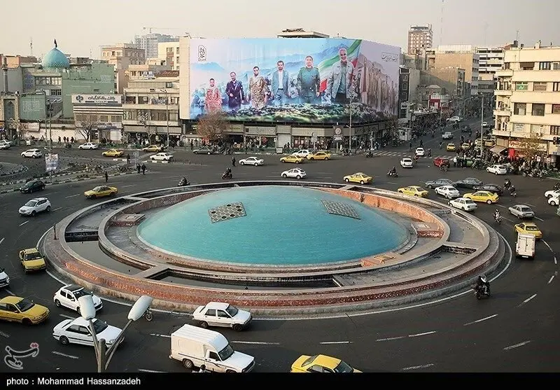 اکران دیوارنگاره هسته‌ای در میدان انقلاب | نمایش نسل جدید سانتریفیوژهای ایرانی