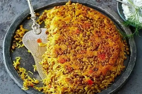 طرز تهیه ماش پلو با ته‌‌دیگ پیاز | خوشمزه‌ترین روش پخت ماش‌پلو قطعاً همینه