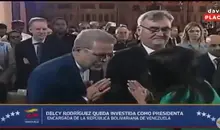 لحظه تبریک سفیر ایران به رئیس جمهوری موقت ونزوئلا