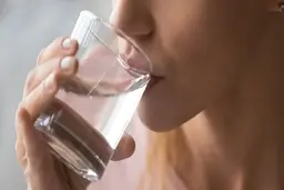 5 تاثیر شگفت‌انگیز نوشیدن آب روی مغز 