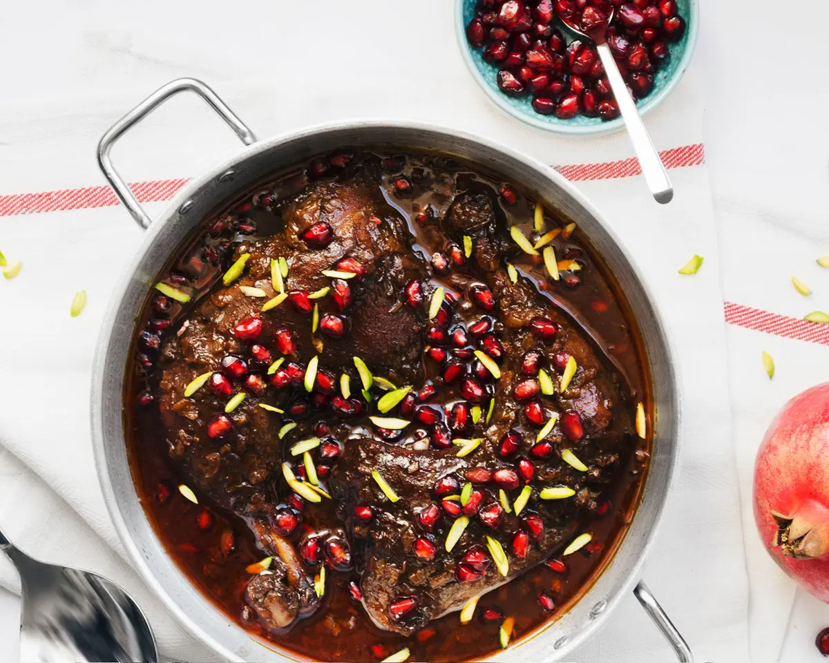 تا فصل اناره این مدل مرغ رو حتما بپز! | طرز تهیه مرغ ناردونی خوشمزه +ویدئو