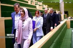 شادی و استقبال عجیب نمایندگان مجلس از چند نماینده زن خارجی! | جیغ و سوت و هورا برای این نمایندگان حاشیه ساز شد + تصاویر