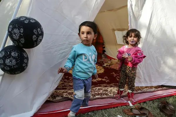 زلزله کرمانشاه چه اثراتی روی زندگی کودکان این منطقه گذاشت؟ | شب هول