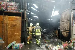 ساعت حادثه آتش سوزی در یک انبار کالا واقع  خیابان خاوران+ ویدئو
