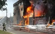 آتش‌سوزی در انبار کاغذ ظهیرالاسلام  | انبار کاغذ در خیابان ظهیر السلام در آتش سوخت

