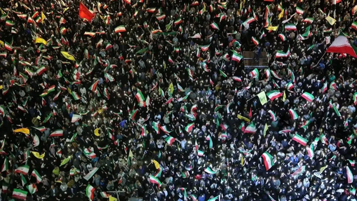 تیم ملی فوتبال از میدان انقلاب به جام جهانی بدرقه می‌شود