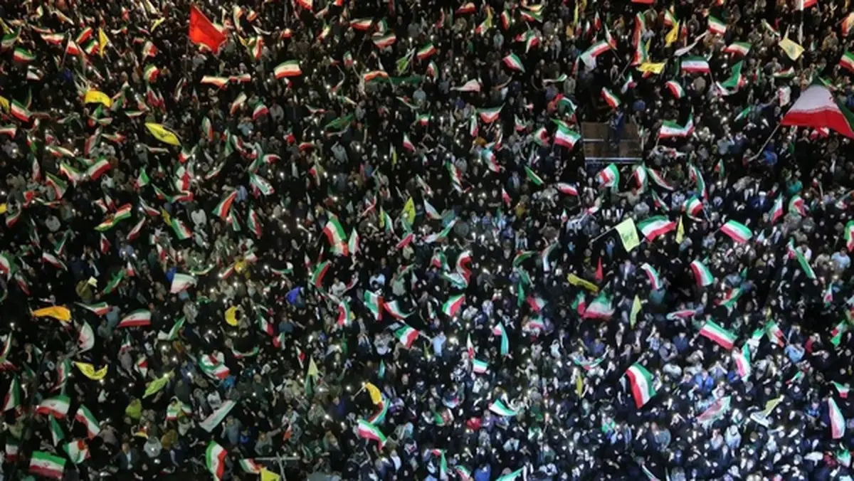 تیم ملی فوتبال از میدان انقلاب به جام جهانی بدرقه می‌شود