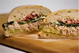 طرز تهیه ساندویچ پینی مرغ یه ساندویچ سبک + ویدیو 
