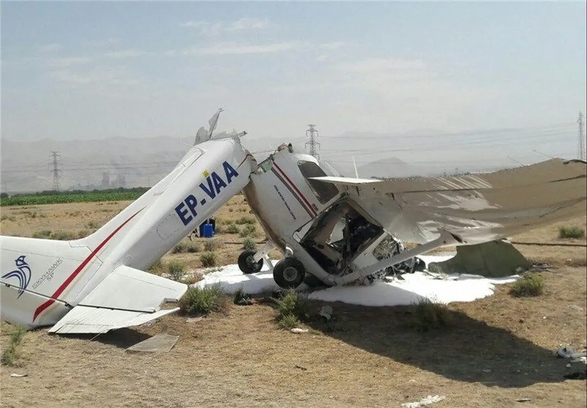 جان باختن ۲ سرنشین هواپیمای آموزشی پس از سقوط در فرودگاه اراک 