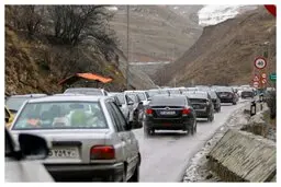 ترافیک سنگین در جاده‌های شمالی کشور | بارش باران و مه‌گرفتگی در برخی استان‌ها