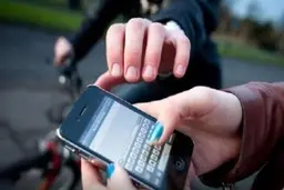 گوشی‌قاپی در روز روشن با زور قمه + ویدئو 