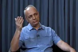 پیشنهاد احمد زیدآبادی برای سبک کردن بدنۀ دولت: "شورای عالی فضای مجازی" و "شورای عالی انقلاب فرهنگی" را تعطیل کنید | این دو دستگاه نه فقط فایده‌ای ندارند، بلکه به صورت ترمزی در برابر تصمیمات درست و ضروری و خودنمایی برخی از مدعیان ناآشنا در آمده‌اند