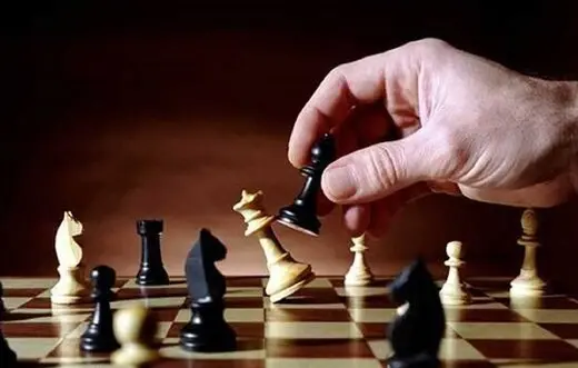 استاد بزرگ شطرنج حین مسابقه از دنیا رفت | ضیاور رحمان درگذشت +تصویر