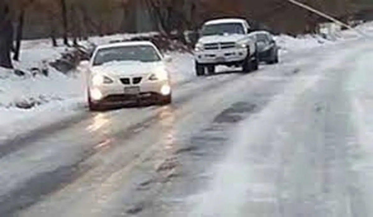 یخبندان خیابان و برخورد عجیب ماشین ها در سردشت!+ویدئو