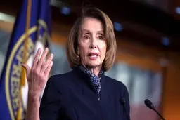 پلوسی: ترامپ بدون موافقت کنگره نمی‌تواند آمریکا را از ناتو خارج کند