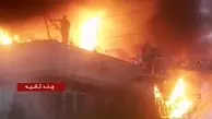 لحظه نجات معجزه‌آسای فرد گرفتار شده در آتش در یکی از محلات تهران + ویدئو