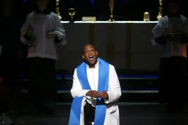 خواننده مشهور اپرا با ضربات چاقو در خانه‌اش کشته شد | پسرش بازداشت شد
