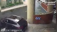 سقوط پورشه پس از خروج از پارکینگ+ویدئو