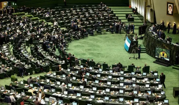 نشست غیرعلنی‌مجلس با حضور برخی مقامات اقتصادی