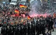پلیس آلمان متحیر شد! | تجمع اعتراضی و انجام حرکات عجیب مردم  با لباس‌های مبدل در حمایت از حشرات +ویدئو