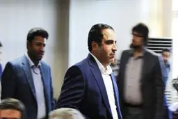 شریفی از سایه بیرون نمی‌آید
