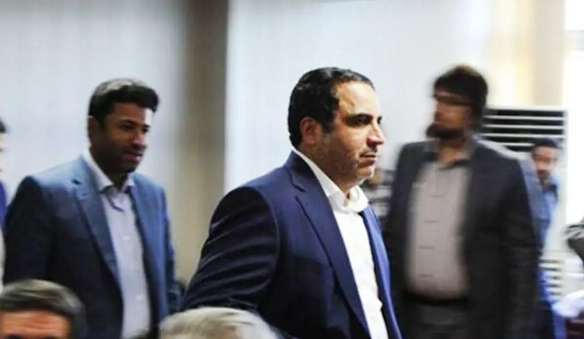شریفی از سایه بیرون نمی‌آید
