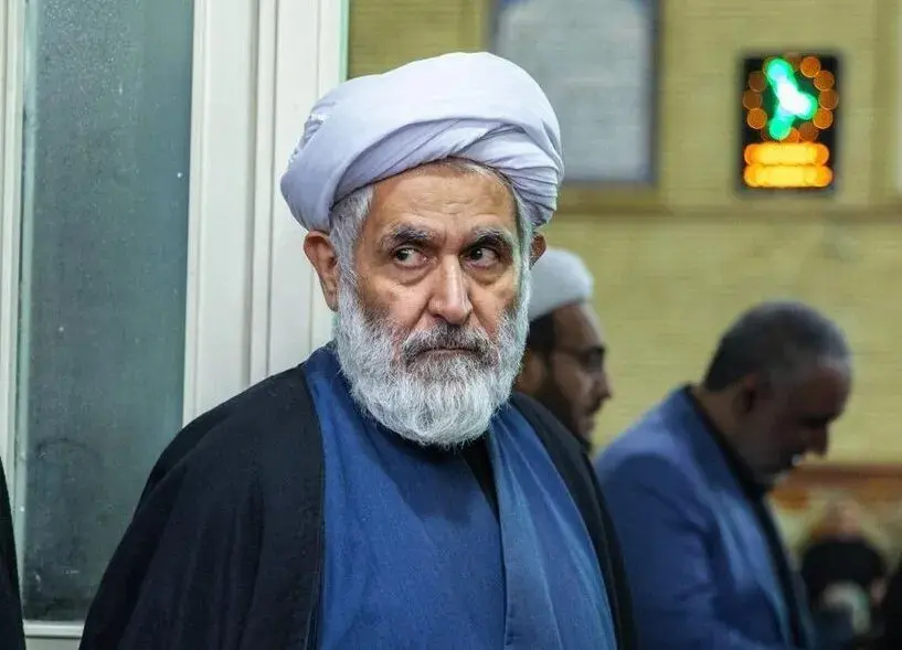 رهبر انقلاب خطاب به حسین طائب، رئیس سازمان بسیج سپاه: تقویت شبکه‌ی اطلاعات مردمی، افزایش مهارت‌ها و آموزش‌های لازم توأم با بصیرت‌افزایی و بهره‌گیری از فناوری‌های نوین برای مقابله‌ی مردم‌پایه با تهدیدات دشمن مورد انتظار است