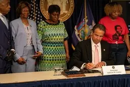  فرمان ویژه خواهان اصلاحات بنیادین در صدها اداره پلیس