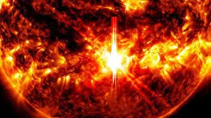 شعله خورشیدی چیست؟ | تماشای یکی از قدرتمندترین نمونه‌های ثبت‌شده از فضا +ویدئو