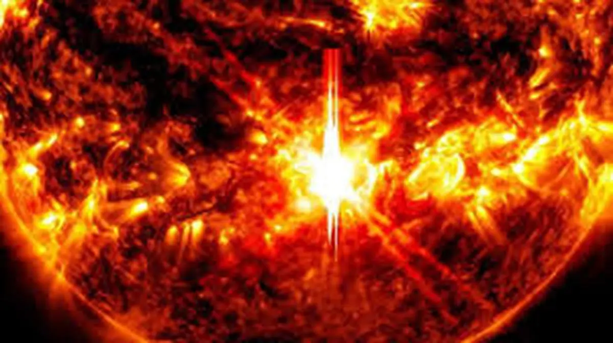 شعله خورشیدی چیست؟ | تماشای یکی از قدرتمندترین نمونه‌های ثبت‌شده از فضا +ویدئو