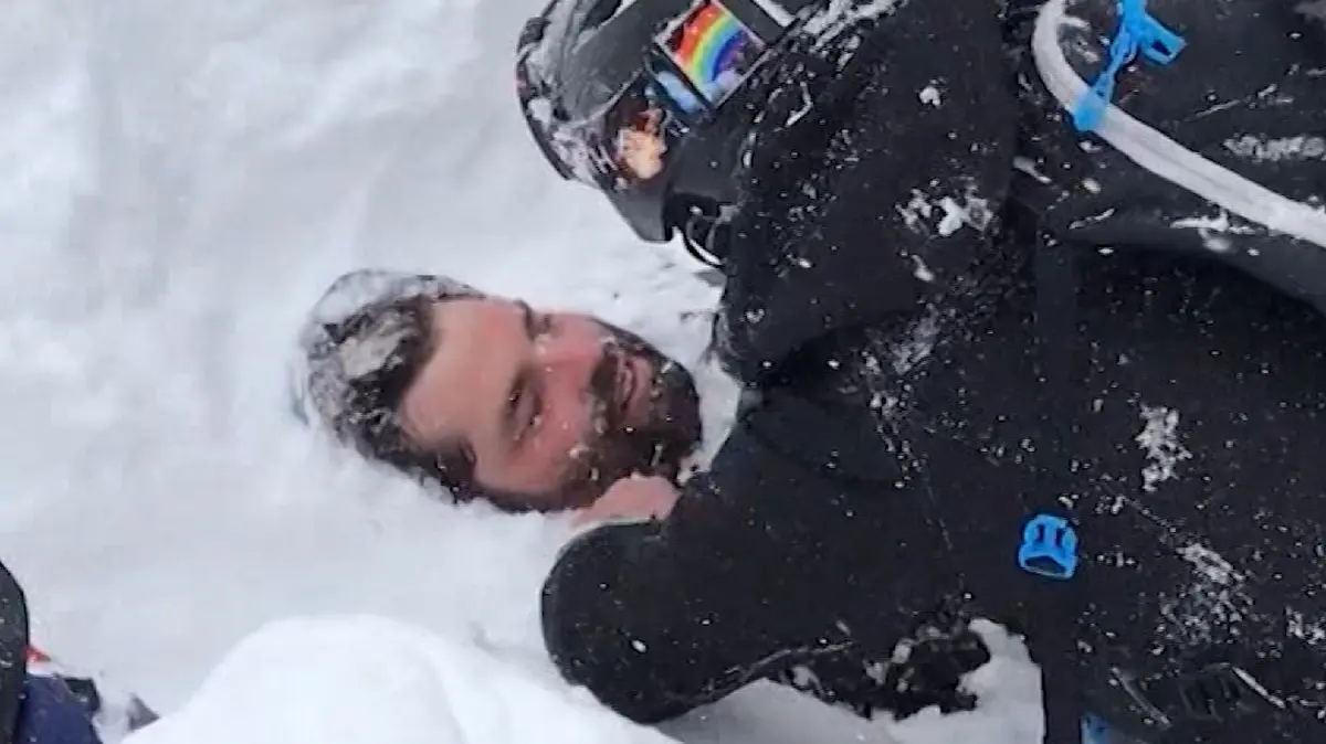  یک اسکی باز زیر بهمن دفن شد+ویدئو