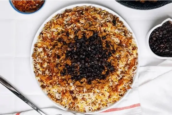 ناهار عدس پلو با کشمش و گوشت درست کن به روش سرآشپز| طرز تهیه عدس پلو مجلسی با گوشت و کشمش پلویی + نکات خاص