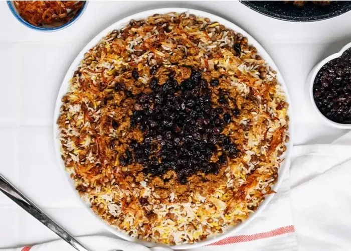 ناهار عدس پلو با کشمش و گوشت درست کن به روش سرآشپز| طرز تهیه عدس پلو مجلسی با گوشت و کشمش پلویی + نکات خاص