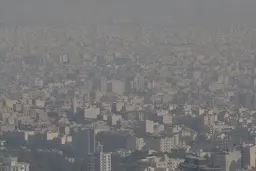 وجود نشانه‌هایی از مصرف سوخت غیر استاندارد در صنایع و نیروگاه‌های تهران