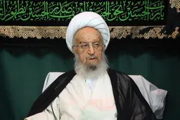 بستری شدن آیت‌الله مکارم صحت ندارد 