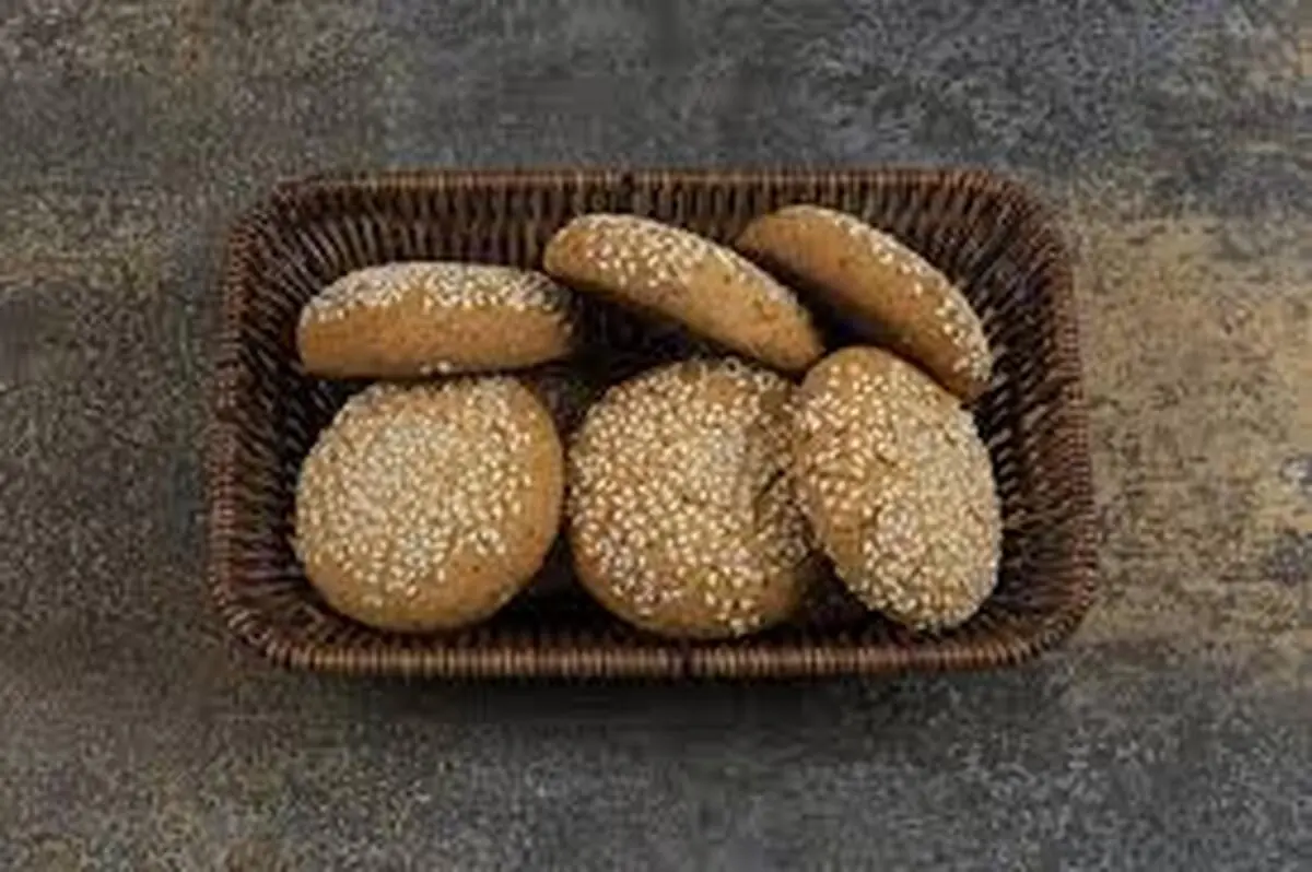 یک کلوچه فوری و بدون دردسر در کمترین زمان ممکن بپز! | طرز تهیه کلوچه کنجدی فقط با یک تخم مرغ +ویدئو