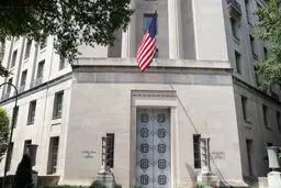 
۴ شهروند به نقض قانون و پولشویی به منظور فروش نفت ایران متهم‌ شده‌اند.
