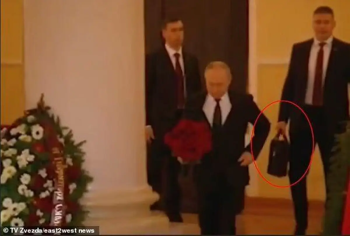 پوتین با "کیف هسته‌ای" در انظار عمومی حاضر شد