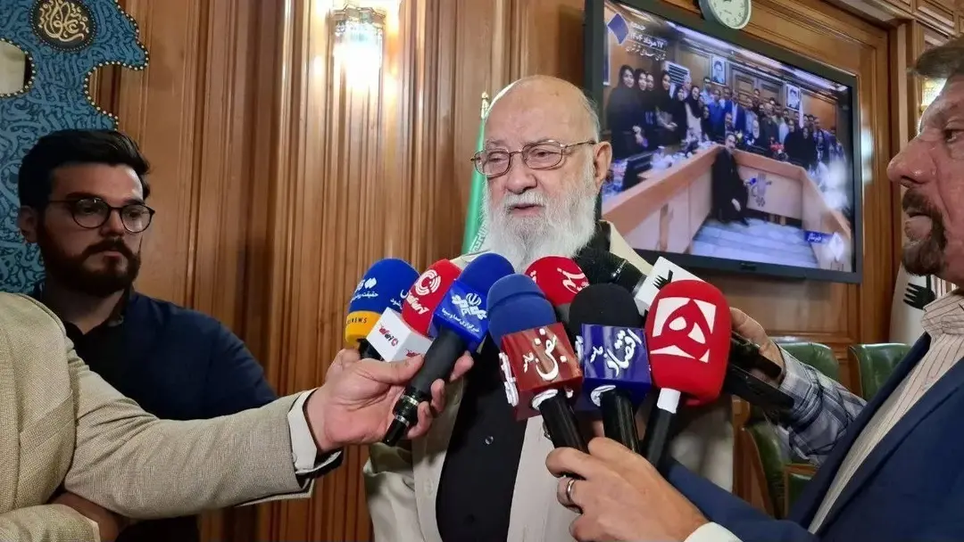 چمران، رئیس شورای شهر تهران: برای نصب دکل‌های ارتباطی باید از شهرداری مجوز گرفته و عوارض سالیانه پرداخت شود  | این شرکت‌ها سود‌های کلان می‌برند و طبیعی است که باید سهم شهر و شهروندان را نیز بپردازند 