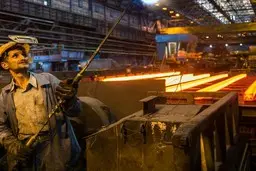 تعیین دستمزد کارگران به نیمه اول سال ٩٩ موکول شد
