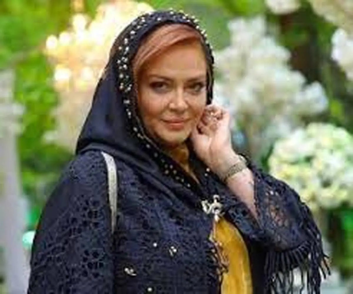  بهاره رهنما در کنار دایی ها و زن دایی هایش