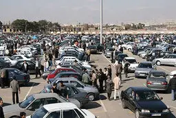 قیمت خودرو می‌شکند؟