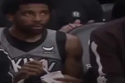 افطار کردن بازیکن مسلمان آمریکایی در حین مسابقه بسکتبال+ویدئو 