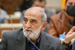 حسین شریعتمداری: حامیان مذاکره ساده‌لوح، ناکارآمد و دیوانه‌اند یا سر و سری با دشمن دارند
