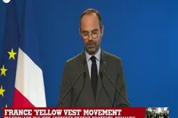 
نخست‌وزیر فرانسه از منصب خوداستعفا داد.
